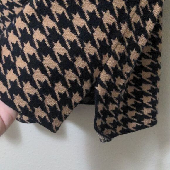 Ann Taylor Tan Houndstooth Mockneck Sweater - Picture 4 of 5